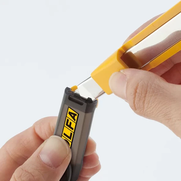 OLFA DA-1 Bıçak Kırma Mekanizmalı Dar Maket Bıçağı - 2