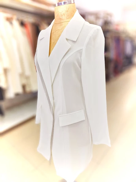 Ecem Kasab Boutique Selinada  Zincir Detaylı Ceket Ekru