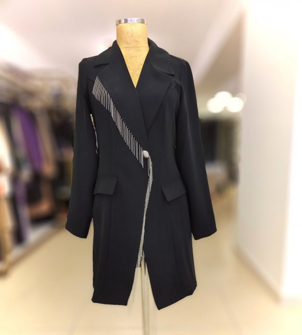 Ecem Kasab Boutique Selinada  Zincir Detaylı Ceket Siyah