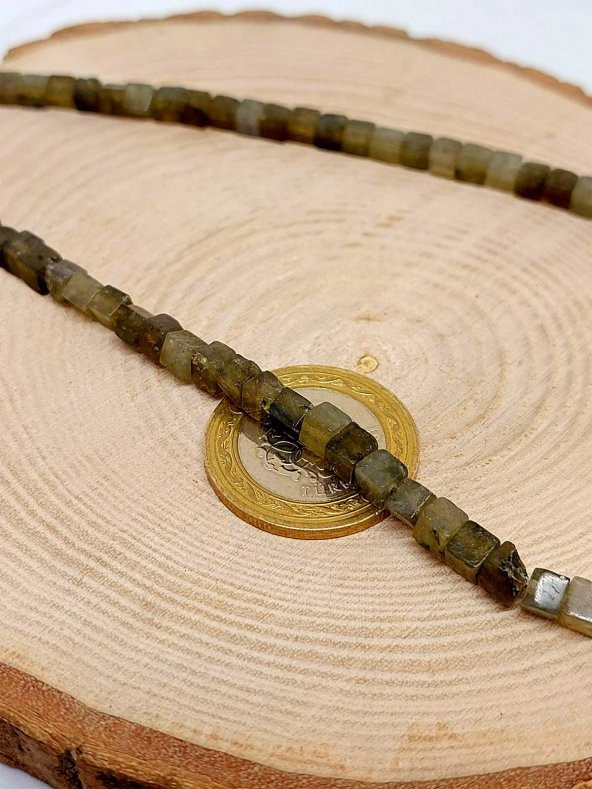 Labradorit Taşı Küp Şekilli YARIM Dizi 4mm (18cm uzunluğundadır) ürün görseli