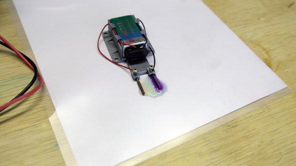 Bir Pil Tutucu İle Elektroliz Su Birikintisi Plastik Aparat - 3