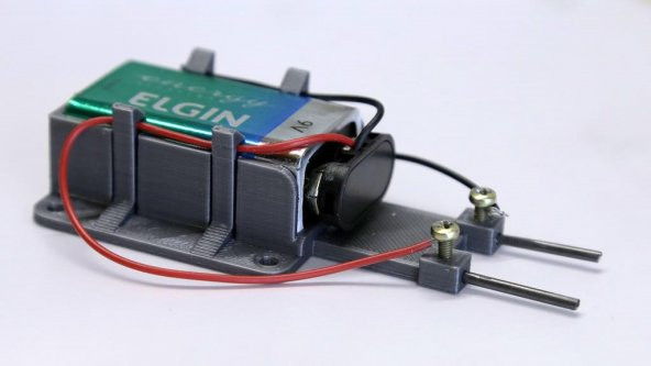 Bir Pil Tutucu İle Elektroliz Su Birikintisi Plastik Aparat - 5
