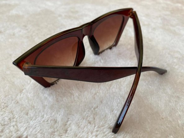 Kadın Krem Çerçeveli Siyah Lens Köşeli Cat Eye Güneş Gözlüğü uv400 - 2