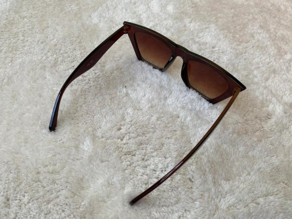 Kadın Krem Çerçeveli Siyah Lens Köşeli Cat Eye Güneş Gözlüğü uv400 - 4