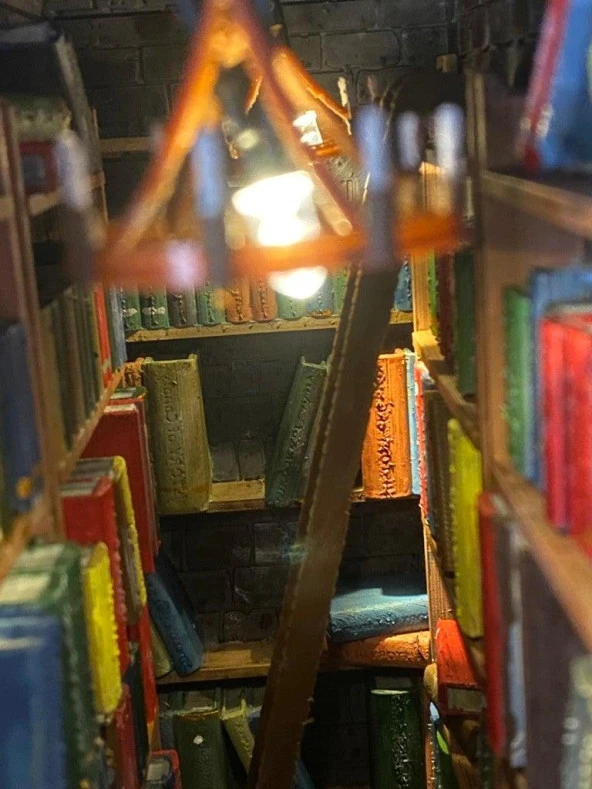 Minyatür Kütüphane Kitap Merdiveni Plastik Aparat