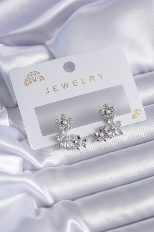 Gümüş Renk Zirkon Taşlı Çiçek Model Pirinç Kadın Küpe ürün görseli