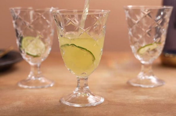 Glass In Love Baklava Desenli Ayaklı Cam Meşrubat Bardağı 3Lü 230 Ml - 2