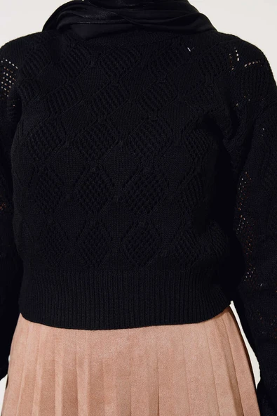 Örgü Detaylı Kısa Triko Kazak Siyah - 4