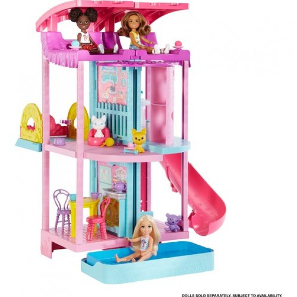 Mattel Barbie Chelsea Oyun Evi (50 cm), kaydırak, havuz, top havuzu, yavru köpek ve kedi, asansör, 15'ten fazla aksesuar dahil, 3-7 yaş HCK77