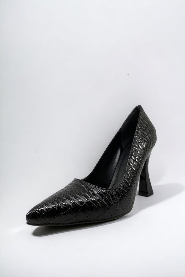 Massima 9532 Siyah Parçalı Rugan Stiletto Bayan Ayakkabı