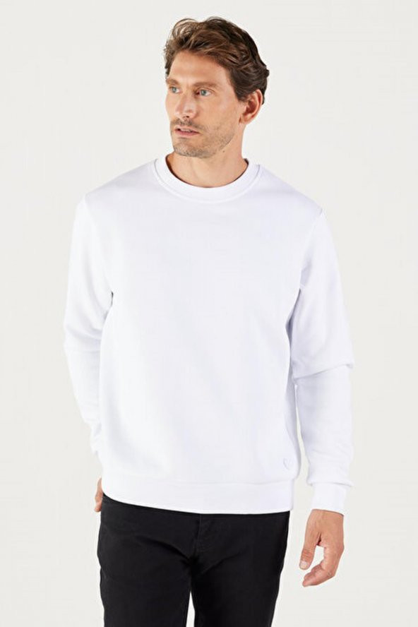 Classics Comfort Fit Uzun Kol Sıfır Yaka Beyaz Sweatshirt-6371