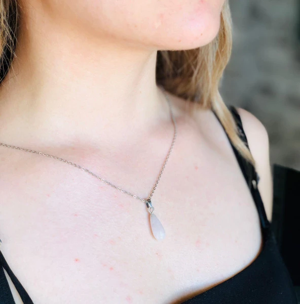 Pembe Kuvars Damla Doğal Taş Çelik Zincirli Kolye