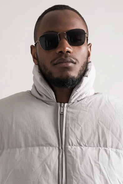 Regular Fit Dik Yaka Fermuar Kapamalı Kolları Lastikli Spor Şişme Mont - Resim 5