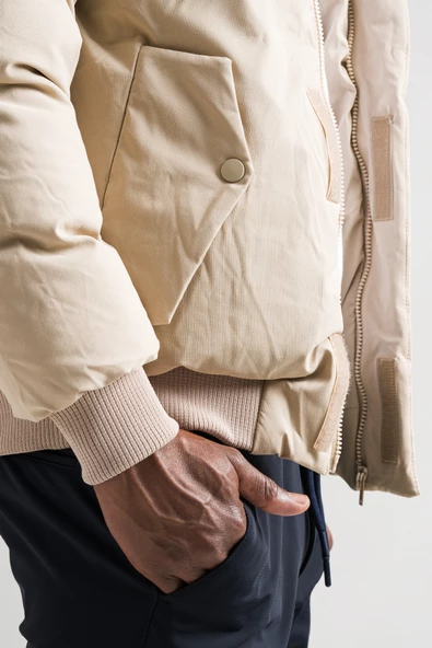 Regular Fit Dik Yaka Fermuar Ve Çırtçırt Kapamalı Beli Ve Kolları Lastikli Spor Şişme Kısa Mont - 7