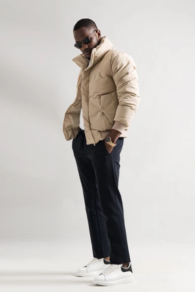 Regular Fit Dik Yaka Fermuar Ve Çırtçırt Kapamalı Beli Ve Kolları Lastikli Spor Şişme Kısa Mont