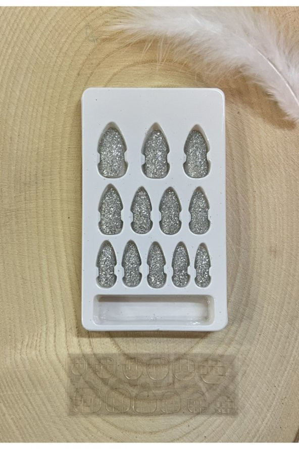 12 Adet Tak Ve Çık Kendinden Yapışkanlı Takma Tırnak