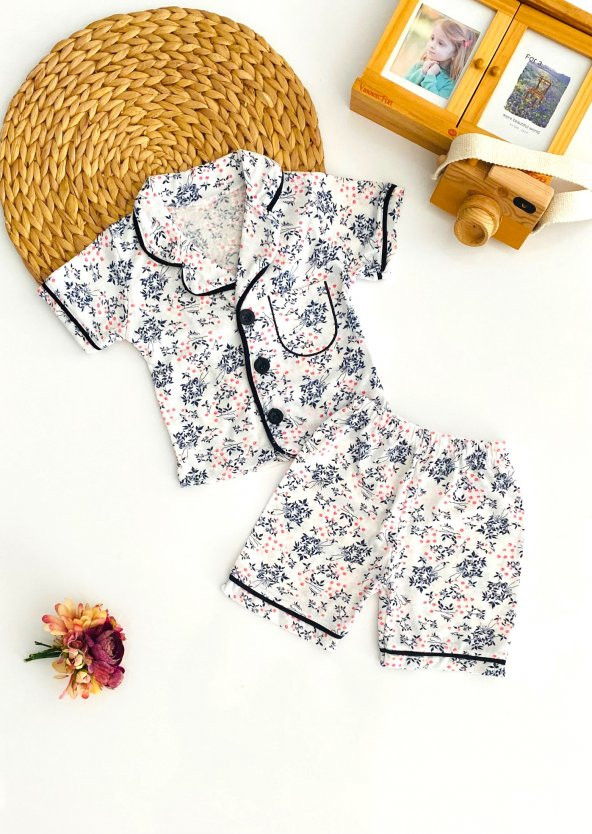 Neşeli Bebeklerimiz Çiçek Desenli Önden Düğmeli Cepli Kısa Yazlık Pijama Şort Takım