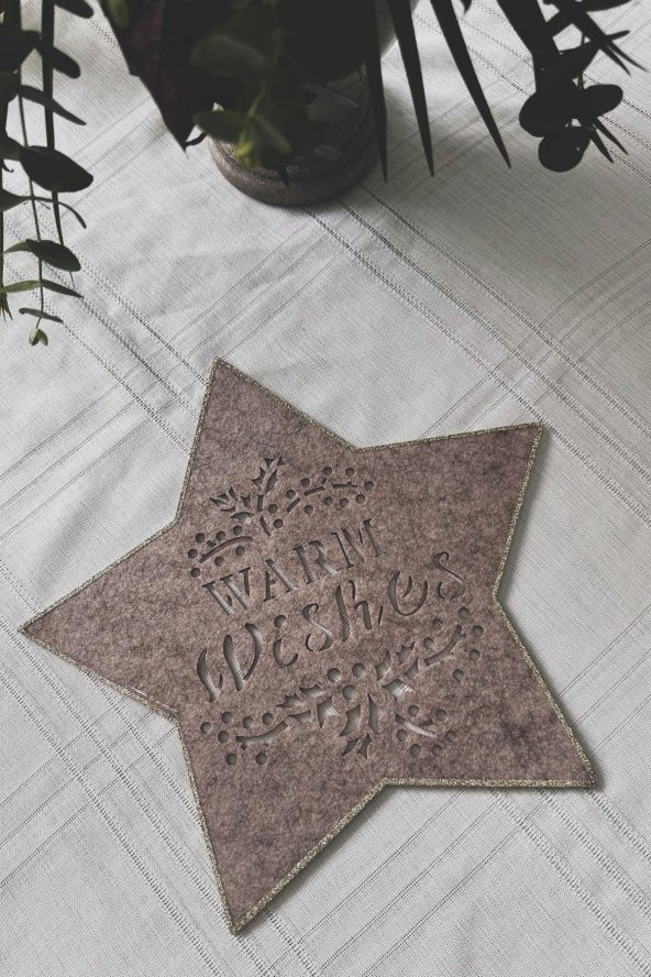 1 Adet Bej Keçeden Yıldız Şeklinde Simli Warm Wishes Yazılı Noel Suplası & Amerikan Servisi 35 cm