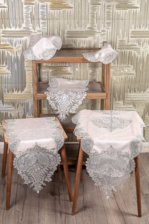 Bonny Home Nurbanu Pudra Kadife Üzeri Gümüş Dantelli 5 Parça Salon Takımı Masa Örtüsü Runner Seti