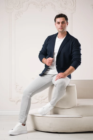 Regular Fit Sivri Yaka Torba Cepli Kendinden Çizgili Düğmeli Erkek Triko Hırka