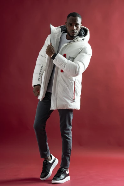 Regular Fit Kapşonlu Fermuar Ve Çıtçıt Kapamalı Yan Cepli Yoğun Elyaf Dolgulu Uzun Mont