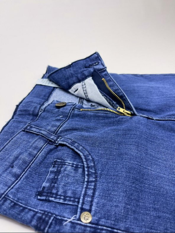 Erkek Çocuk Düz Kemerli Mavi Kot Pantolon (Bir beden büyük almanız tavsiye edilir.) - 2