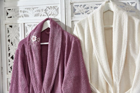 Family Nakışlı Mor & Krem Aile Bornoz Seti 6 Parça Çeyizlik Kadın Erkek Bornoz Banyo Havlu Takımı - 2