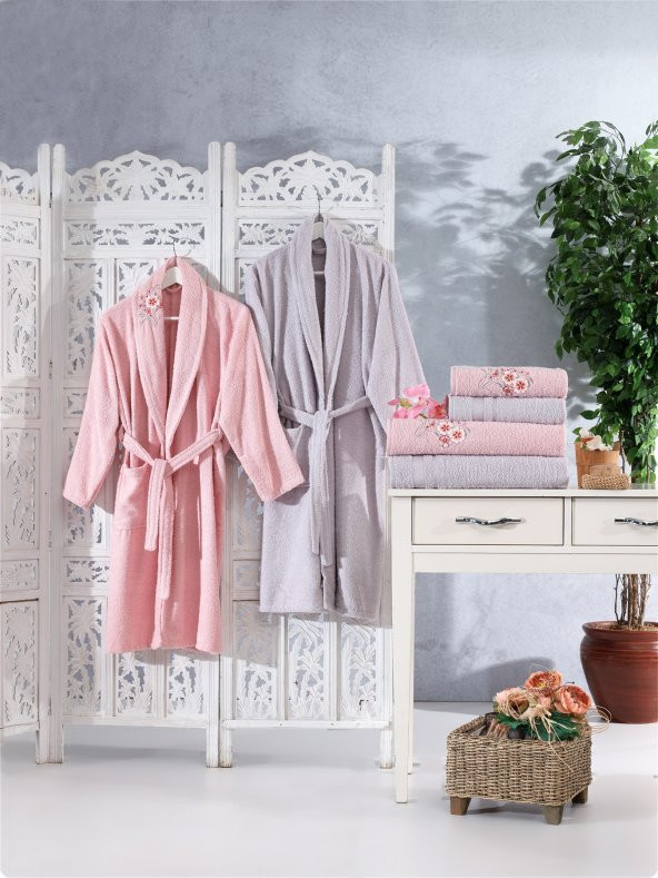 Family Nakışlı Pembe & Lila Aile Bornoz Seti 6 Parça Çeyizlik Kadın Erkek Bornoz Banyo Havlu Takımı - 4