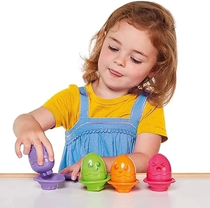 TOMY E73082 Toomies Hide and Squeak Yumurta ve Kaşık Set, Çok Renkli - 3