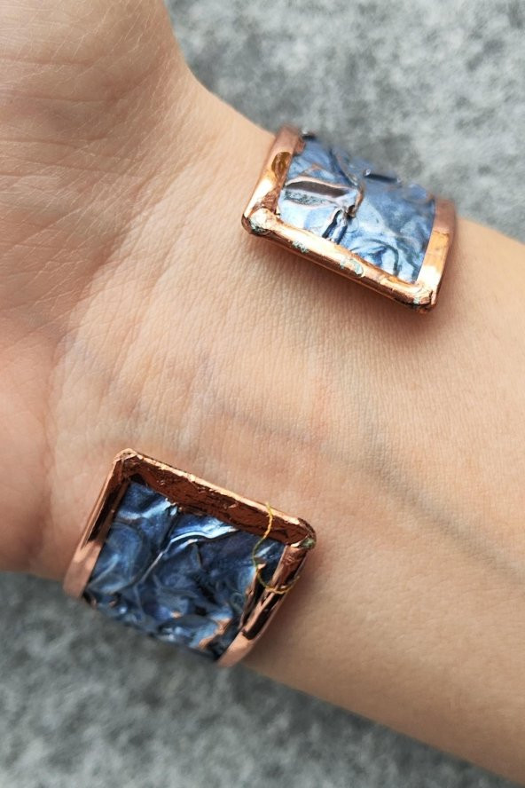 Mavi Renk Rölyef Desen Şekilli Kadın Bileklik El Yapımı Ayarlanabilir Bakır Bileklik - 5