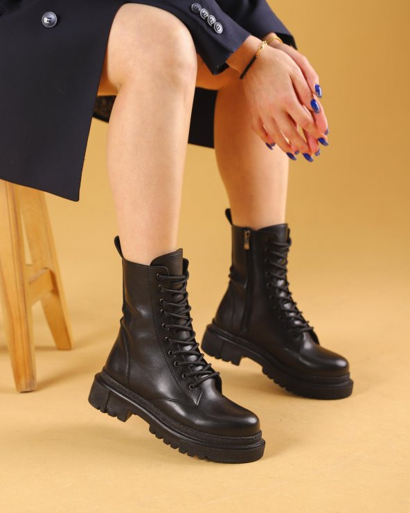 Golda Siyah Renkli Kadın Kışlık Bot