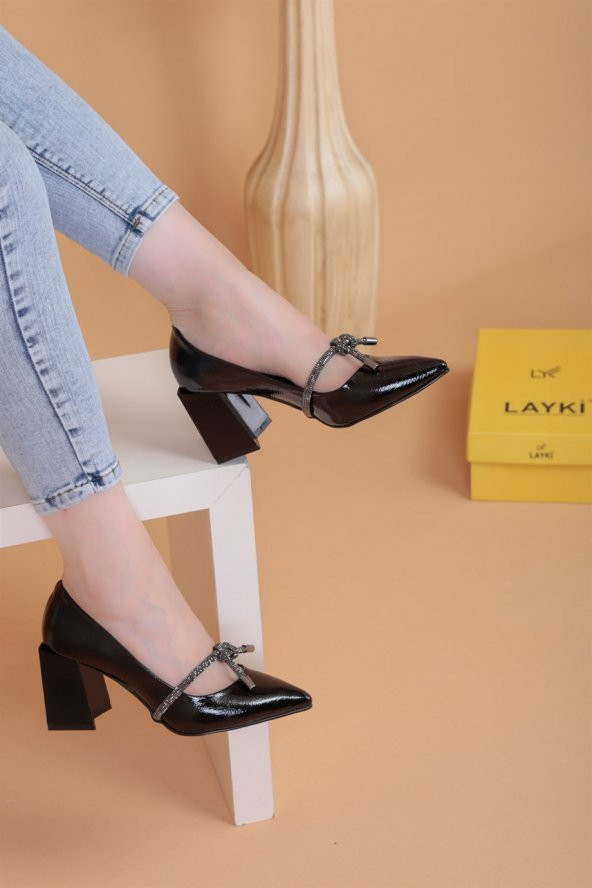 Silva Siyah Rugan Parlak Zincirli Lux Kadın Topuklu Ayakkabı - 4