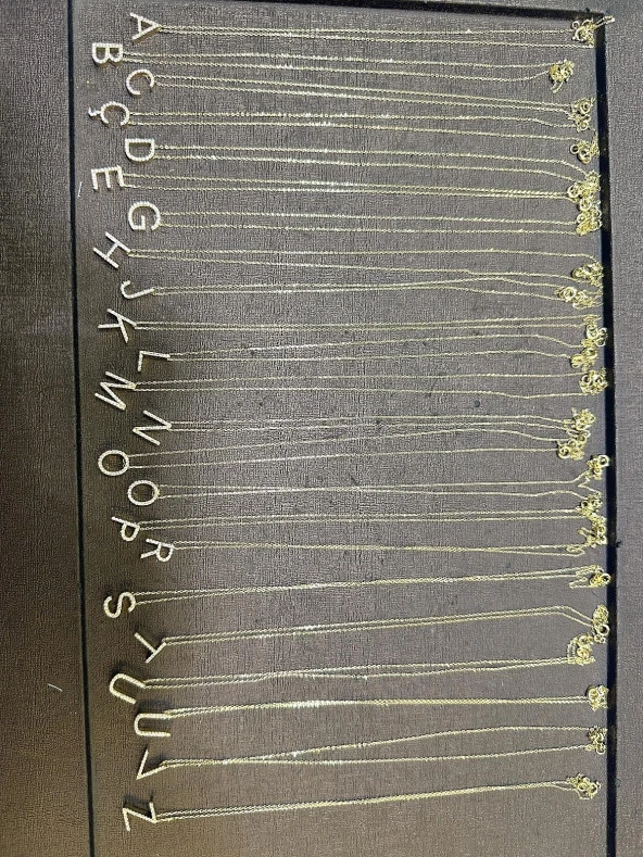 V Harfi 14 Ayar Altın Harf Kolye Pırlanta Modeli - Resim 2