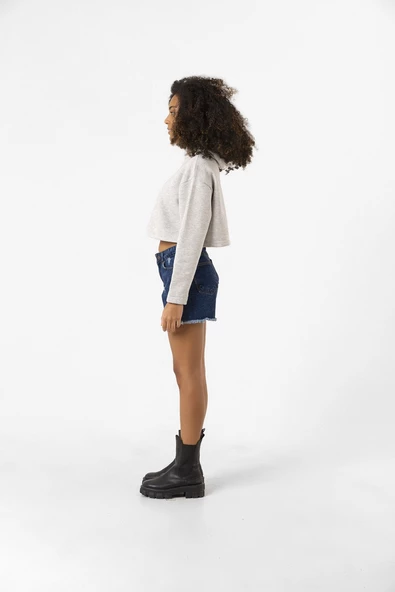 Basic Gri Kapüşonlu Crop Sweatshirt - Resim 3