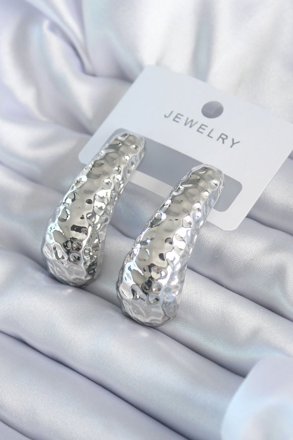 Gümüş Renk İşleme Detay Pirinç Kadın Küpe ürün görseli