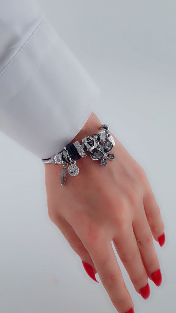 Kadın Charm  Kelebek Çelik Bileklik Siyah Renk