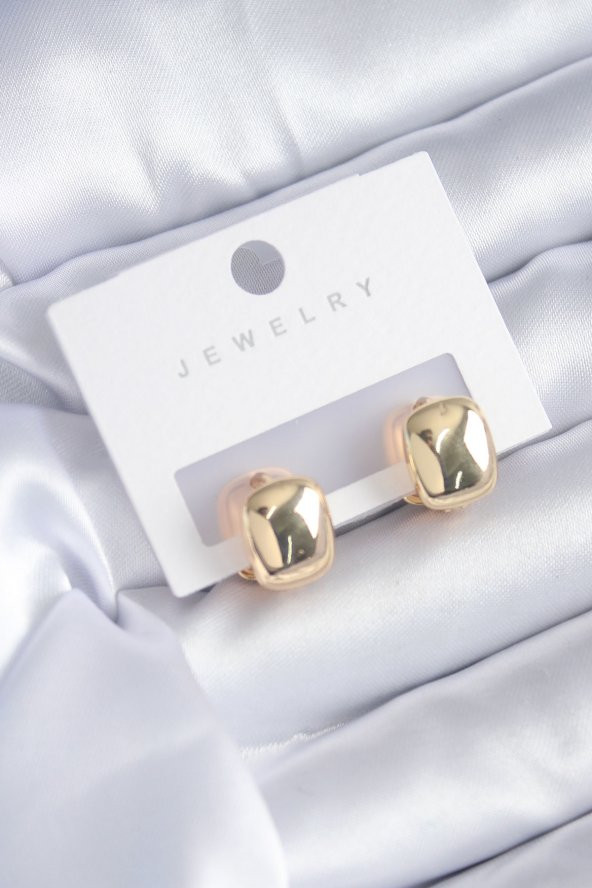 Gold Renk Kare Model Pirinç Kadın Küpe ürün görseli