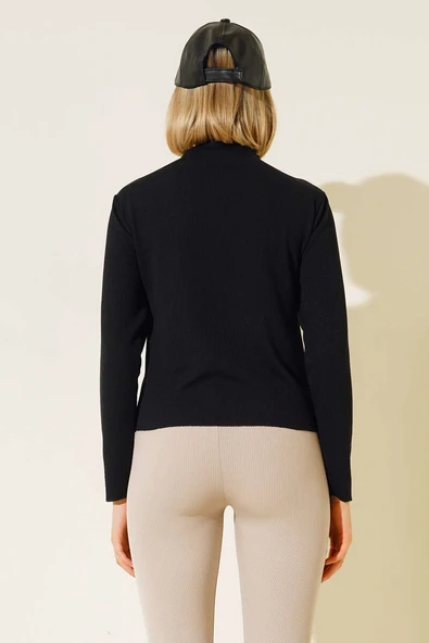 Dikiş Detaylı Kısa Bluz Siyah - Resim 3