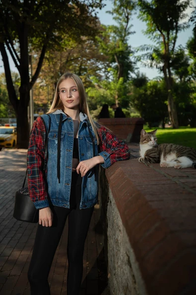 Kadın Fermuar Detaylı Kapüşonlu Jean Ceket - 2