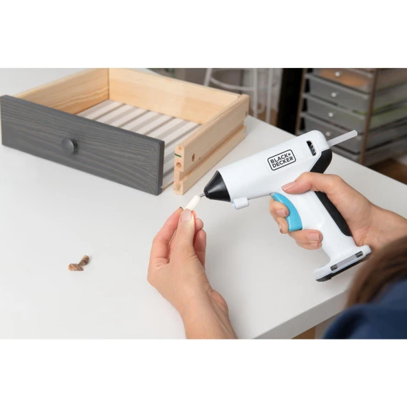B&D 3.6V GLUE GUN - 12