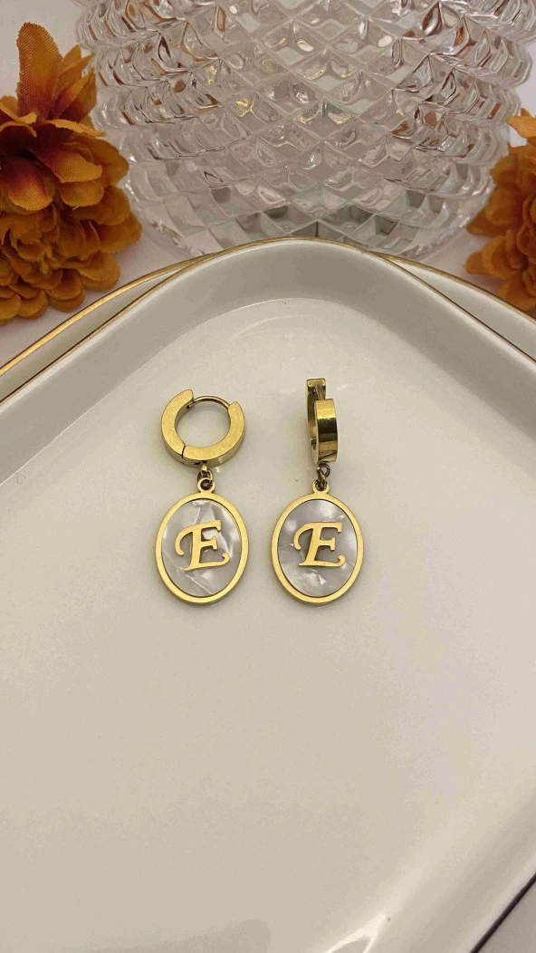 Aksesuar Çarşısı 316L Çelik Sedefli E Harf Küpe ürün görseli