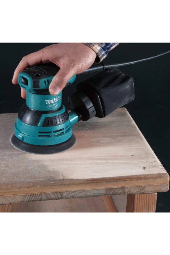 Makita M9204B 240 W Dairesel Titreşim Zımpara Makinesi