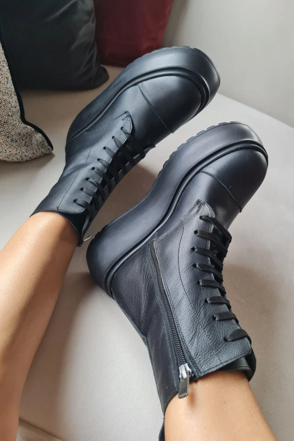 075 945 Topukla Kadın Kalın Tabanlı Fermuarlı Bağcıklı Deri Bot