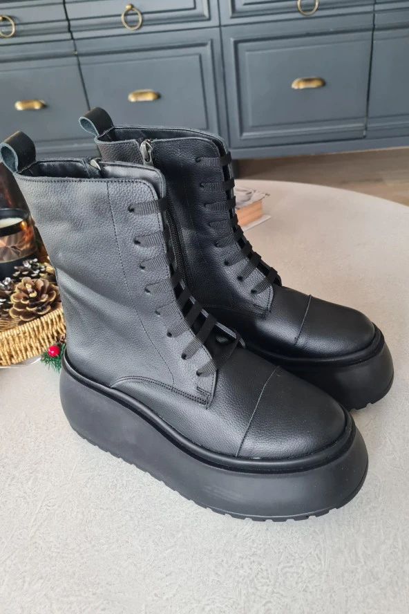 075 945 Topukla Kadın Kalın Tabanlı Fermuarlı Bağcıklı Deri Bot - 4