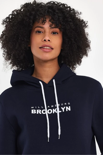 Kadın Kapşonlu Rahat Kalıp İçi Polarlı 3 iplik W. Brooklyn Baskılı Swetashırt spr24swk04 - 6