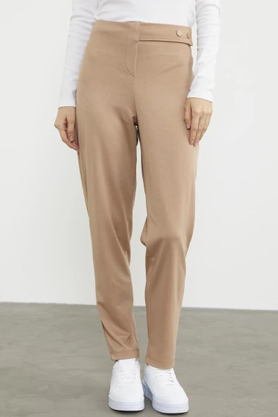 Bel Detaylı Rahat Kalıp Kumaş Pantolon - Bej - Resim 3