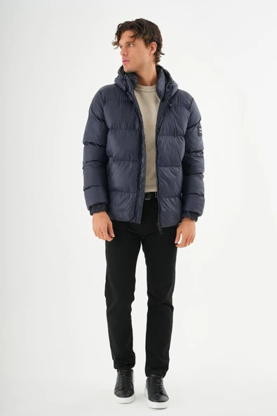 Erkek Regular Fit Astarlı Çok Cepli Kapuşonu Çıkan Rahat Mont - Resim 2