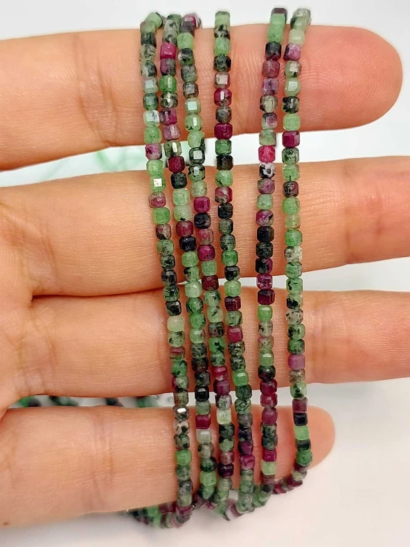 Anyolit (Rubizoit- Rubyzoisit) Taşı Küp Şekilli Dizi 2mm (45306) ürün görseli