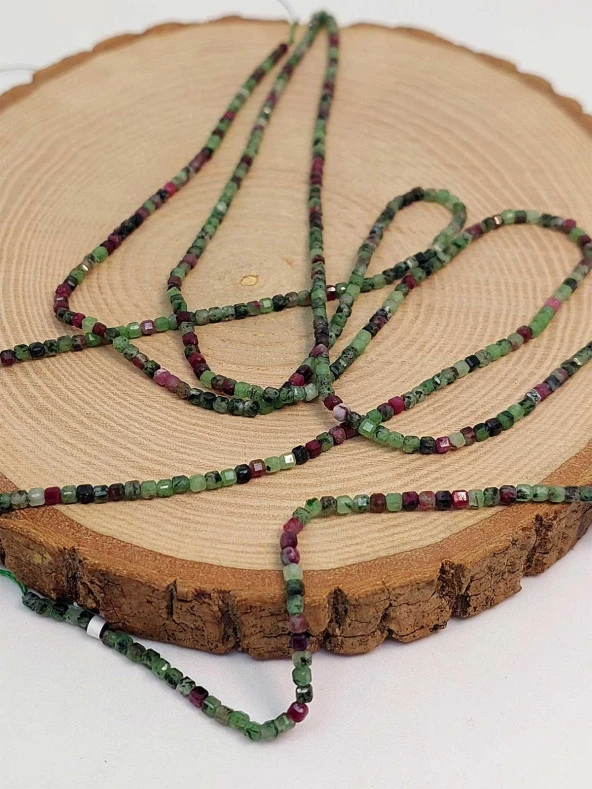 Anyolit (Rubizoit- Rubyzoisit) Taşı Küp Şekilli Dizi 2mm (45306) - Resim 3