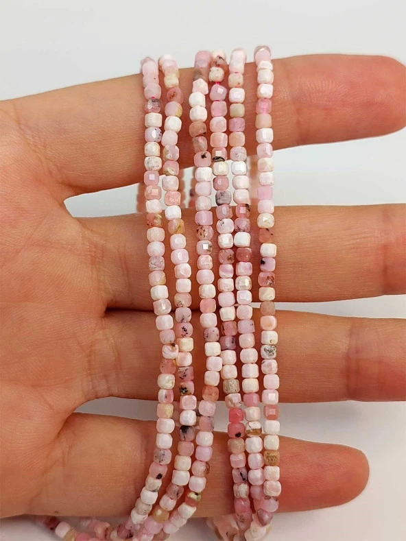 Pembe & Beyaz Opal Taşı Küp Şekilli Dizi 2.5mm (45310) ürün görseli